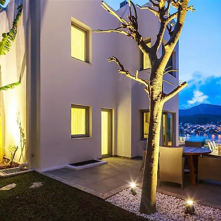 Villa Tuerkbuekue Bay Villa *