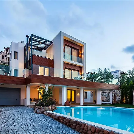 Villa Tuerkbuekue Bay Villa